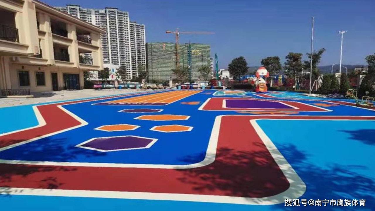 沿江景观带儿童广场完成塑胶场地铺装