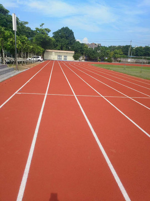学校塑胶跑道与体育场地铺装的重要性与施工要点