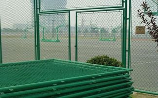 球场围网与体育场地铺装的常见材质选择