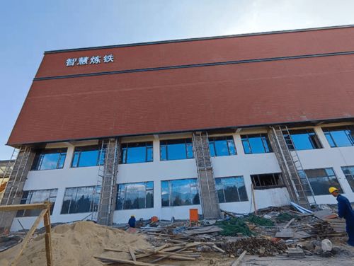 攀钢智慧炼铁控制中心项目 铝板、铝方通与铝合金门窗安装及体育场地铺装工程案例分析